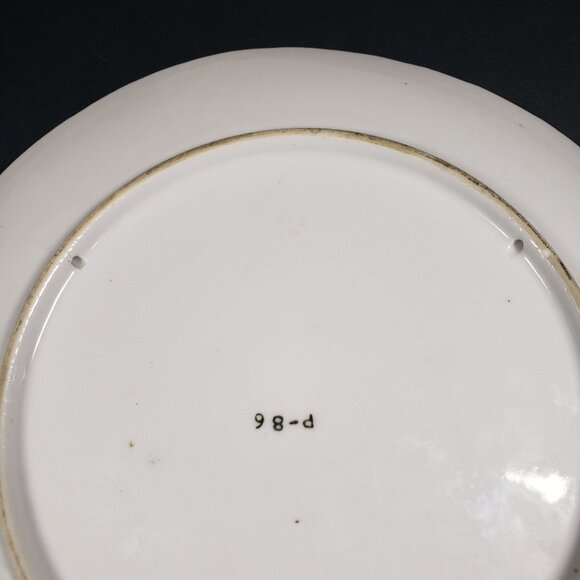 Ceramic Red Cardinals Wall Plate Gold Rim Floral Design 8.25" Diameter - Picture 7 of 7